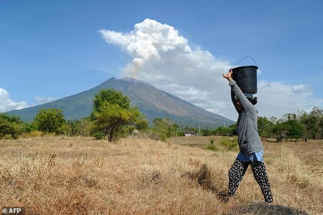 Bali Status Siaga, Erupsi Gunung Agung Picu Hujan Abu